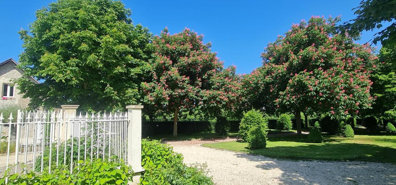 Hotel Le Manoir Des Marronniers Sully  Esterno foto